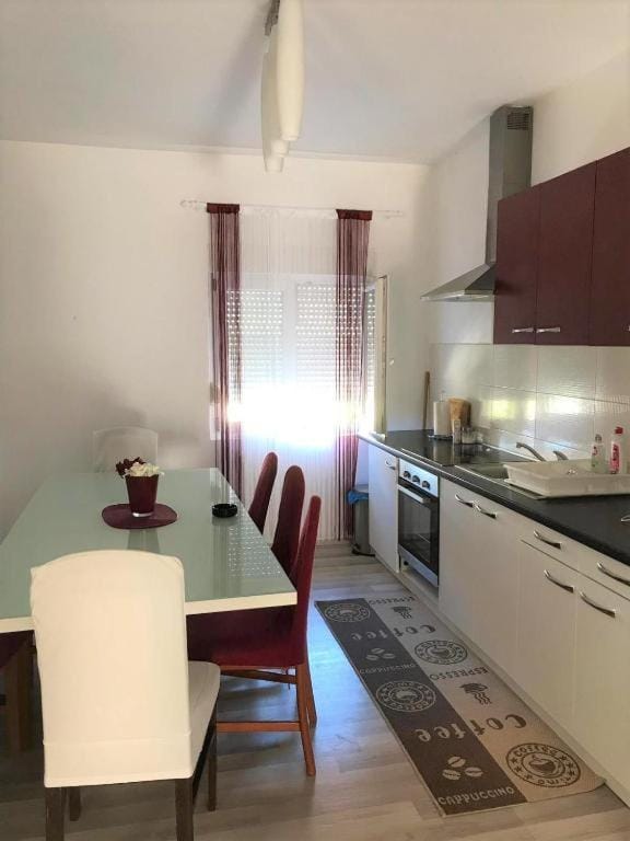 Apartments Benic 2 Bed and Breakfast in Zadar