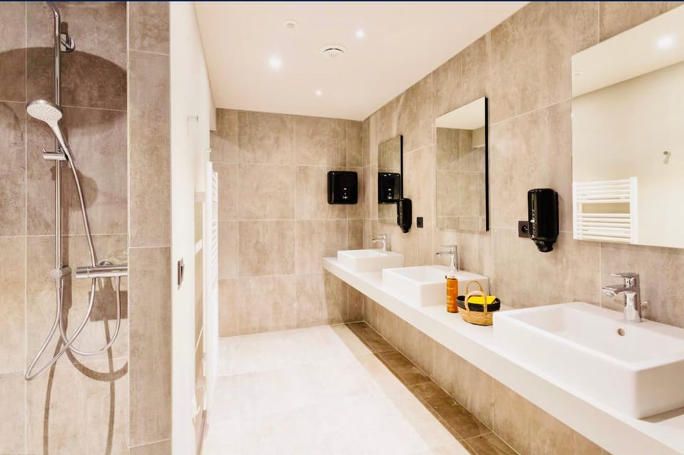 Spa and wellness centre/facilities, Area and facilities