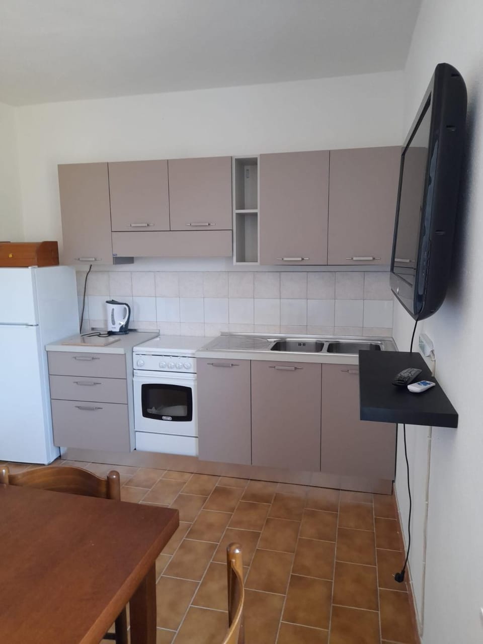 Kitchen or kitchenette, oven, pet friendly, stove, toaster