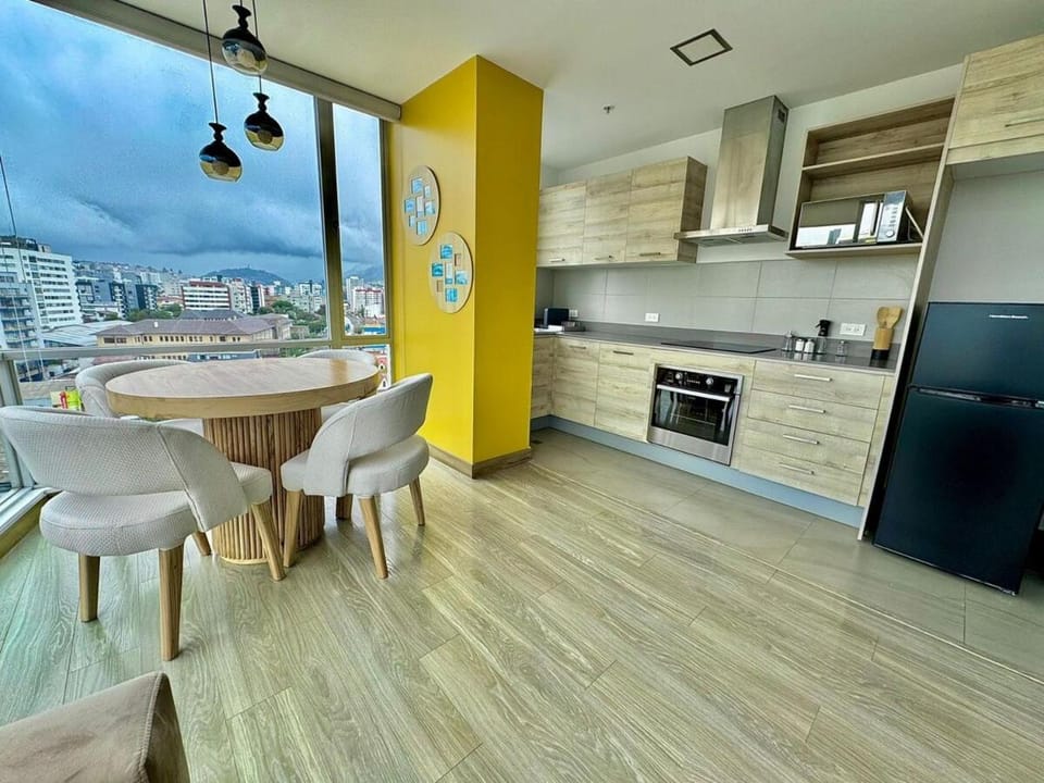 Modern downtown apartment with gym and view Apartment in Quito