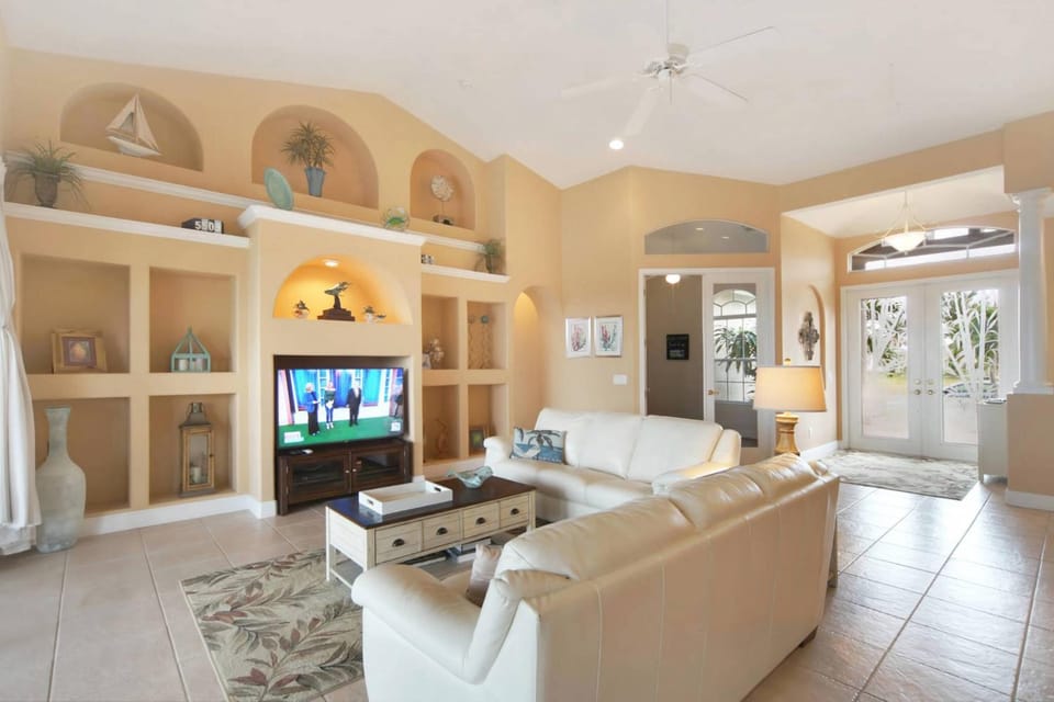 Gulf access & pet friendly in a quiet neighborhood; Great for families! Villa Ellis - SWFL Rentals Villa in Cape Coral