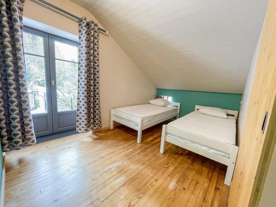 La Coquette du Bois - Wifi, Cosy, Familial, Calme, Bord de forêt House in Auvergne-Rhône-Alpes