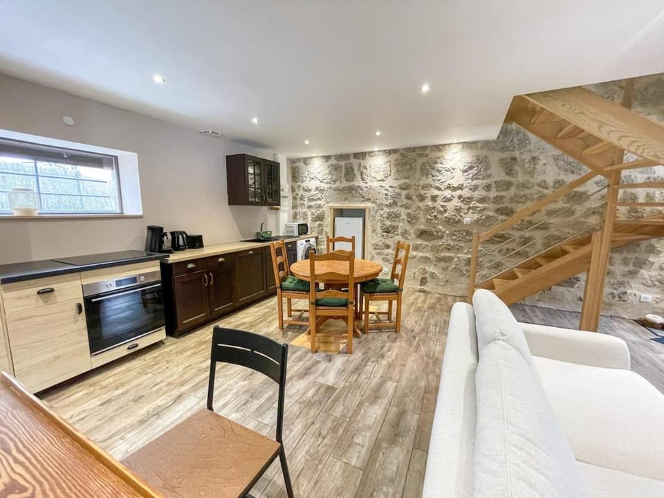 La Coquette du Bois - Wifi, Cosy, Familial, Calme, Bord de forêt House in Auvergne-Rhône-Alpes