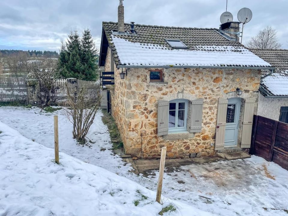 La Coquette du Bois - Wifi, Cosy, Familial, Calme, Bord de forêt House in Auvergne-Rhône-Alpes