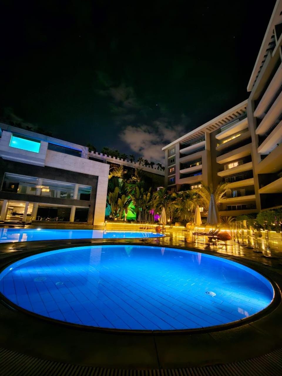 Swimming pool