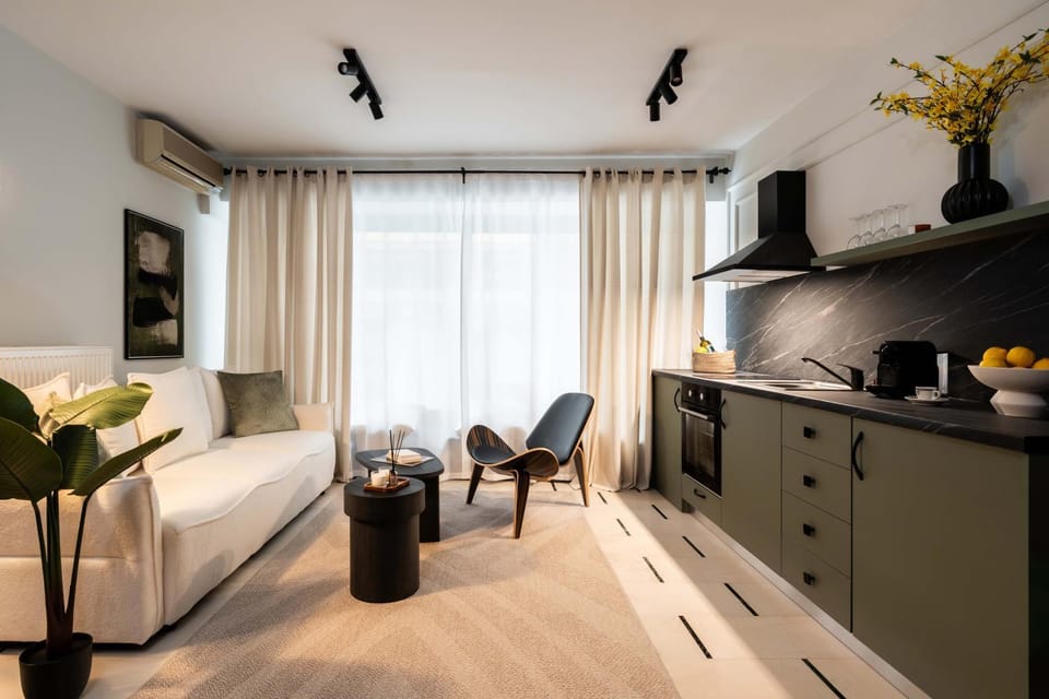 TV and multimedia, Kitchen or kitchenette, Living room, Photo of the whole room, Seating area
