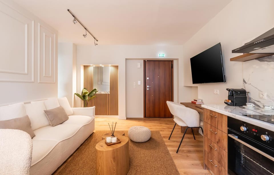 TV and multimedia, Kitchen or kitchenette, Living room, Seating area, Dining area, oven, stove