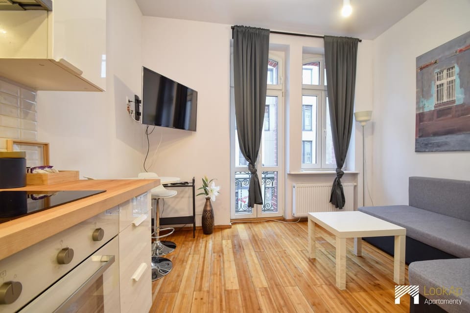 TV and multimedia, Kitchen or kitchenette, Living room, stove