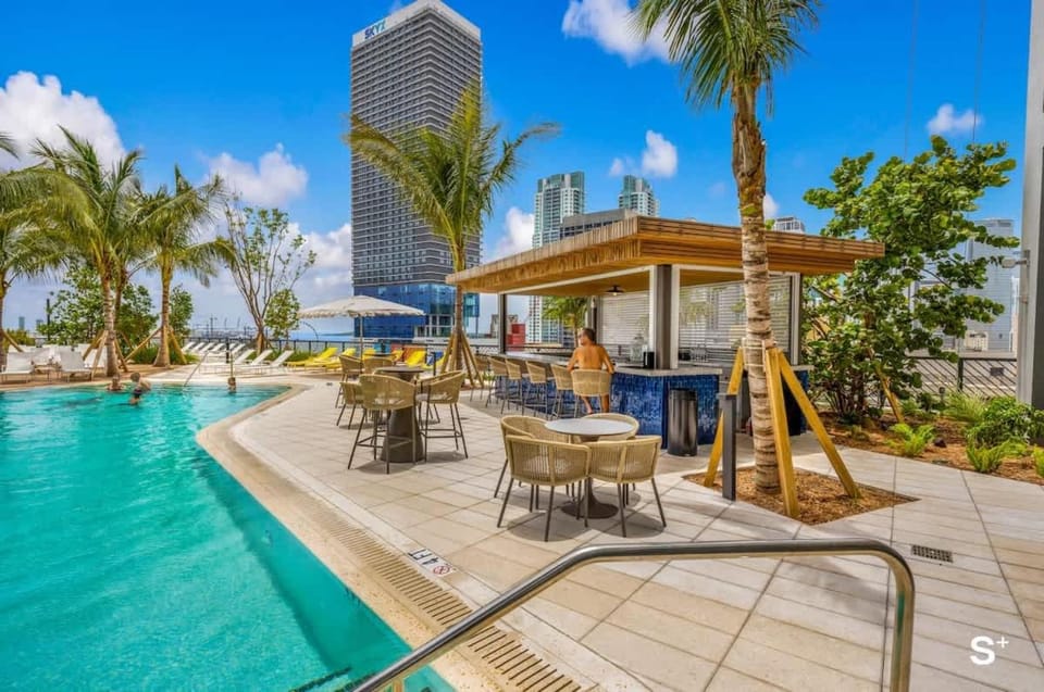 Swimming pool, sunbed