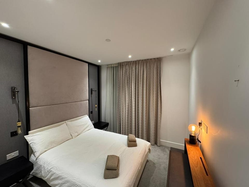 Luxury Property close to Liverpool Street Apartment in London