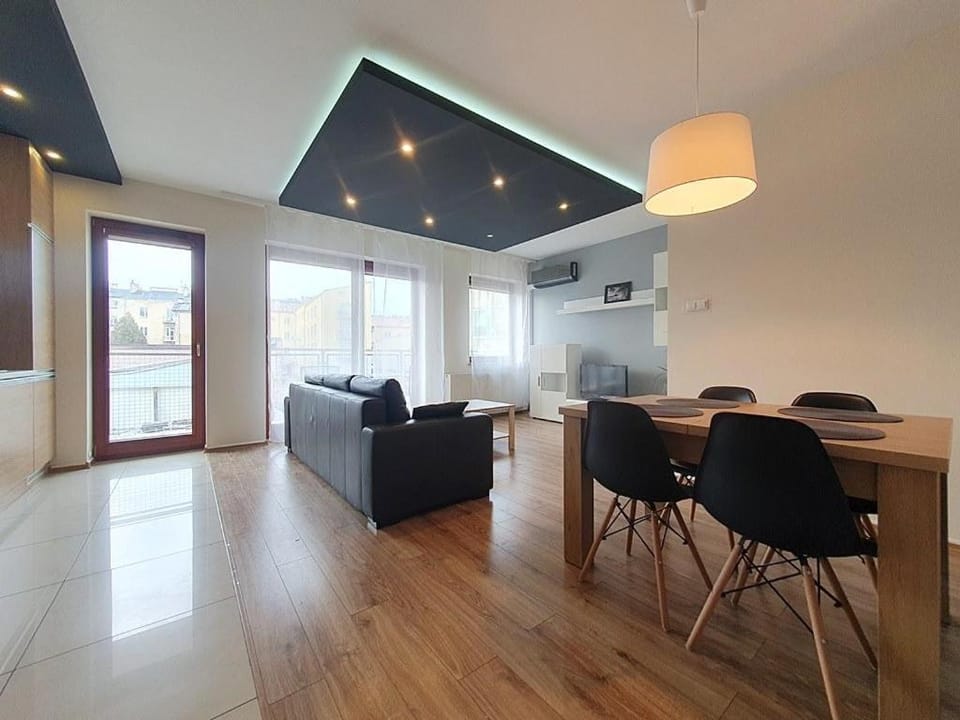 Apartamenty U Marynarza PROMENADA SOLNA 4A -Centrum Ścisłe Deptak ,Park -Garaż Podziemny-Best Restaurants in the Apartment-FAK VAT Apartment in Poland
