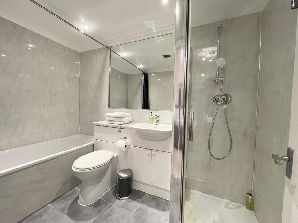 Shower, Toilet, Bathroom, Bath
