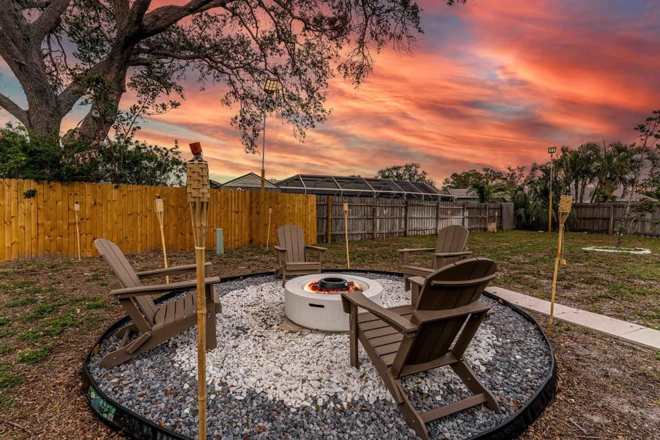 Fire pit - Arcade Games - Fully Renovated - Family House in Bradenton