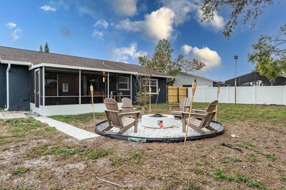 Fire pit - Arcade Games - Fully Renovated - Family House in Bradenton