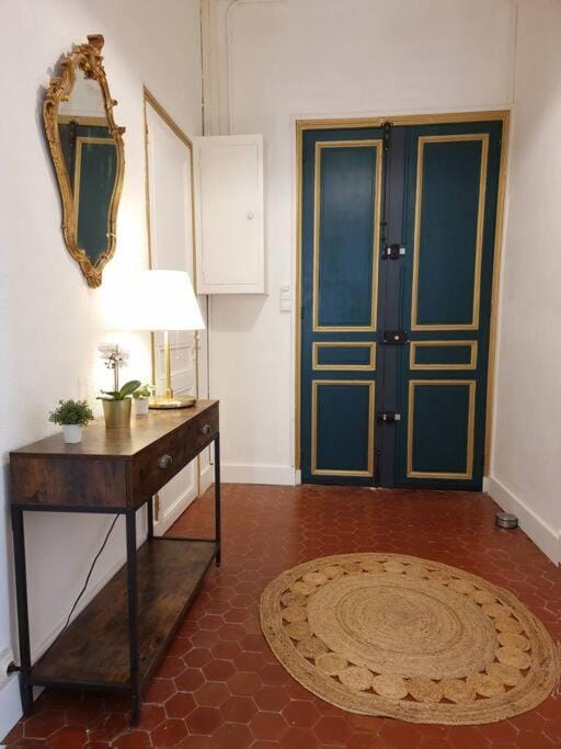 Appartement resplendissant entre la Plaine et le Cours Julien et proche du centre-ville Apartment in Marseille