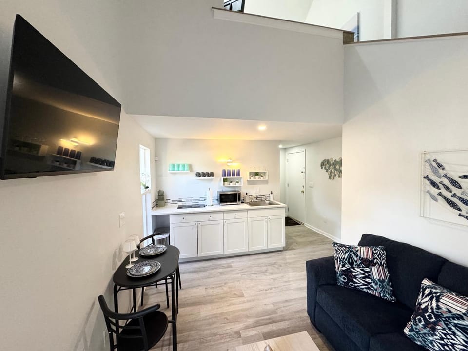 Kitchen or kitchenette, Living room