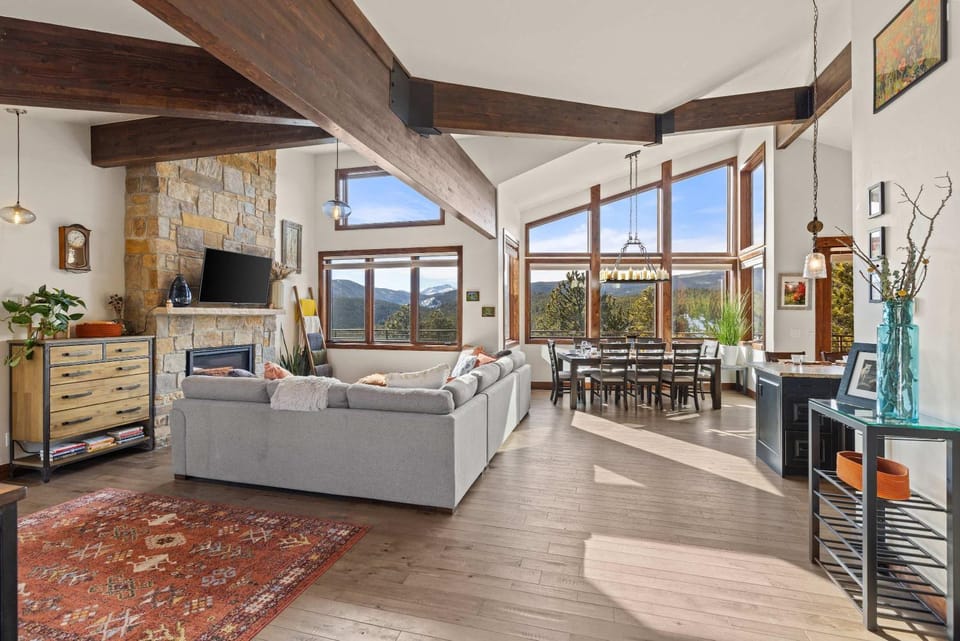 Living room, Seating area, Dining area