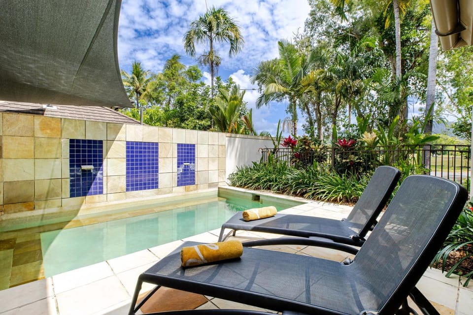 Patio, Natural landscape, Garden view, Pool view, Swimming pool, Swimming pool, sunbed, sunbed