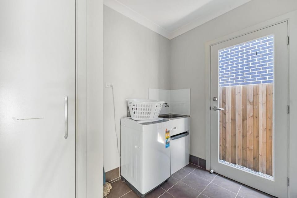 Spacious place to live in the dream of Schofields House in Sydney