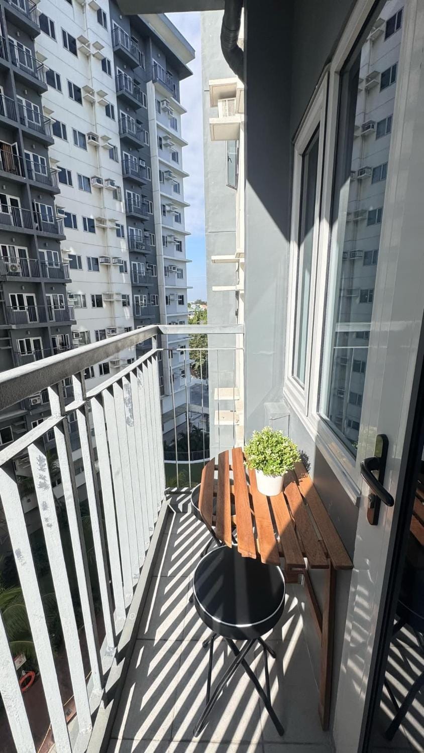 E&T Staycation 2BR Condo with Balcony at Vine Residences Novaliches Apartment in Quezon City