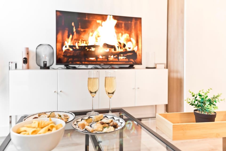 TV and multimedia, Food and drinks, Food, Drinks