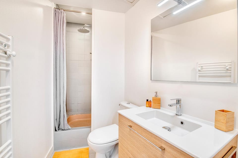 Shower, Toilet, Bathroom