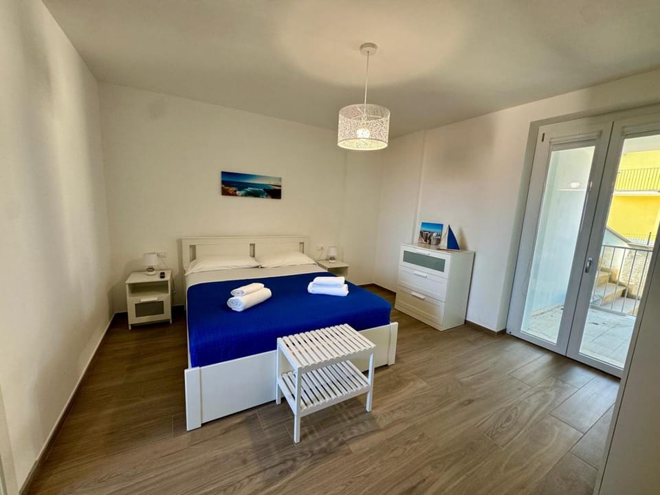 Bed, Photo of the whole room, Bedroom, furniture, towels, wardrobe