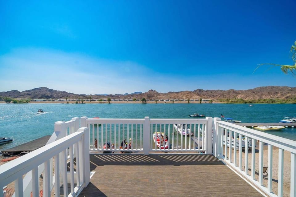 Sunset Hideaway, Front Row at Roadrunner Resort House in Earp