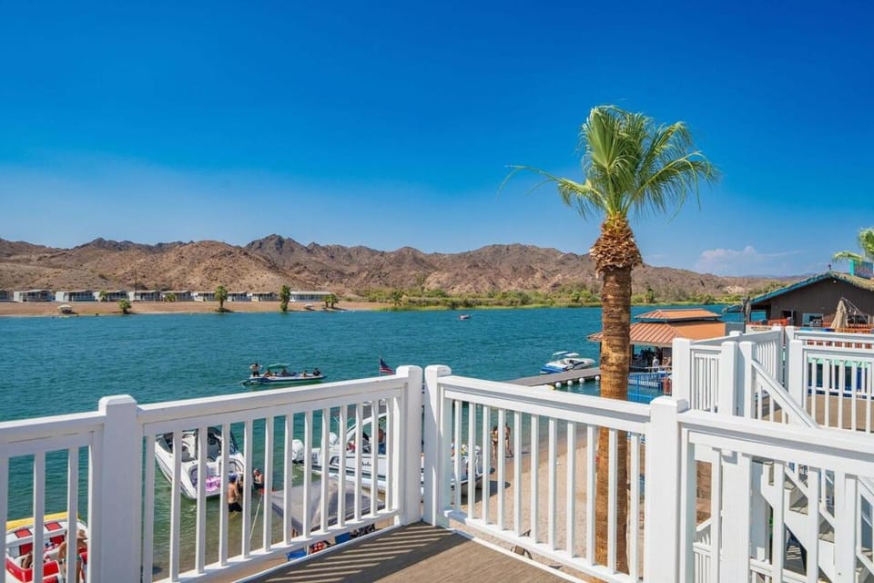 Sunset Hideaway, Front Row at Roadrunner Resort House in Earp