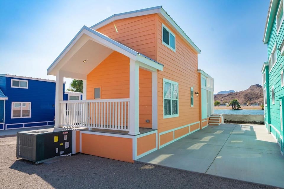 Sunset Hideaway, Front Row at Roadrunner Resort House in Earp