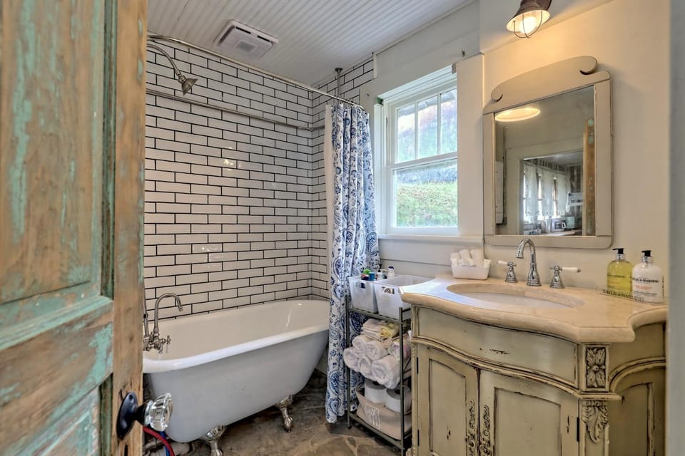 Bathroom, Bath, towels