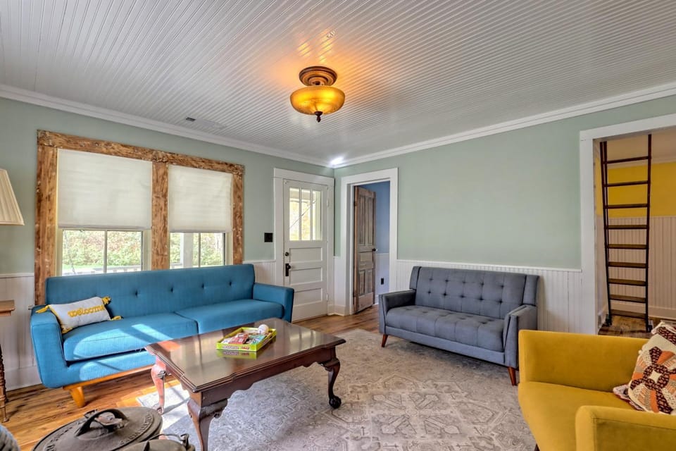 Living room, Seating area