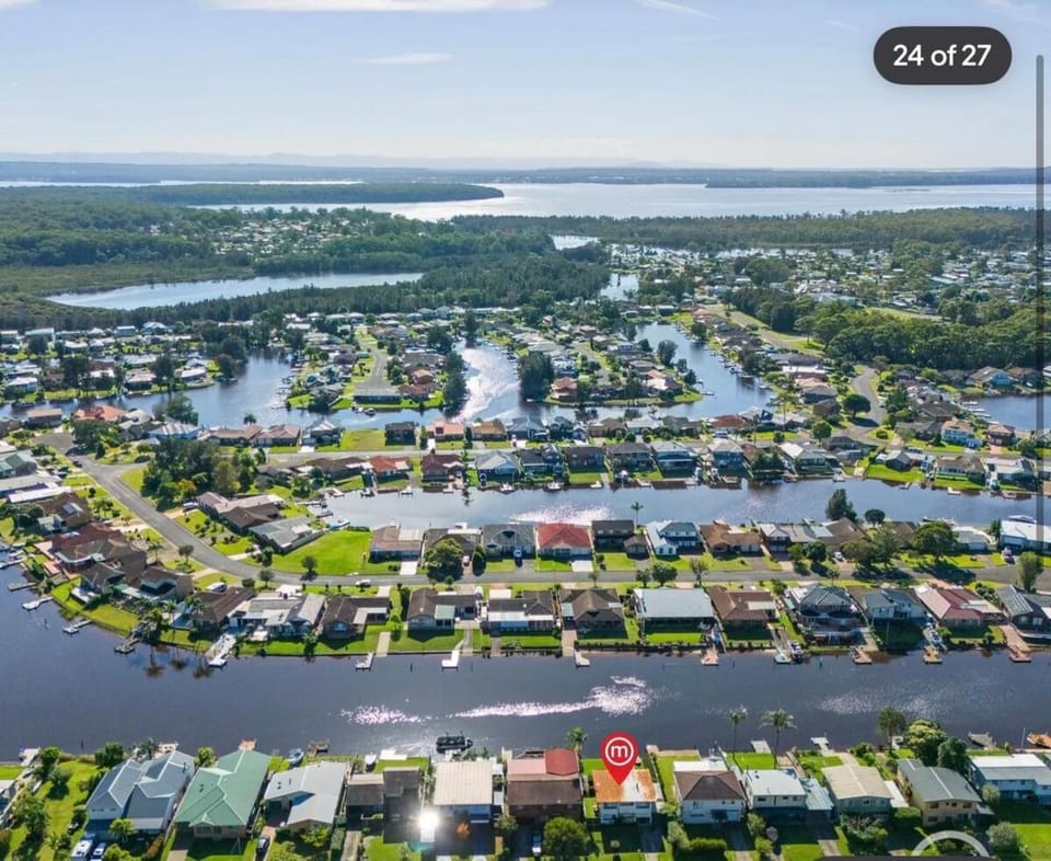 Day, Neighbourhood, Natural landscape, Bird's eye view, Lake view, River view