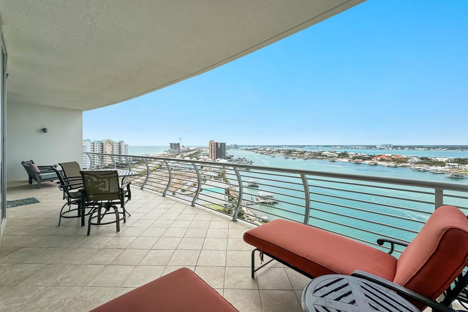 View (from property/room), Balcony/Terrace, Seating area, Lake view, Sea view