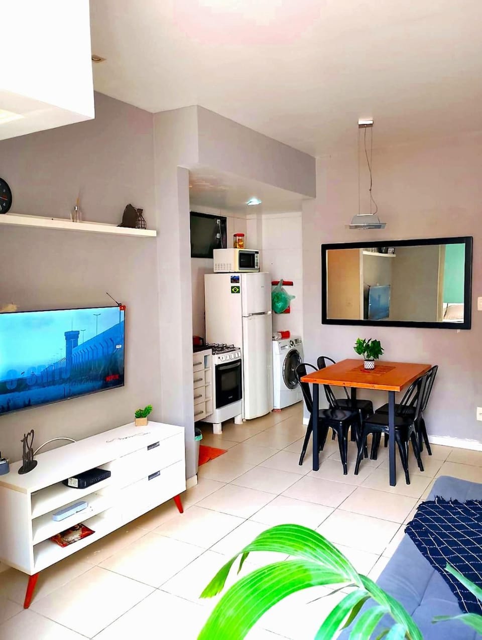 Communal lounge/ TV room, TV and multimedia, Kitchen or kitchenette, Living room, Seating area, Dining area