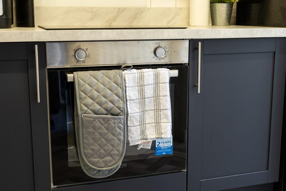 Kitchen or kitchenette, oven
