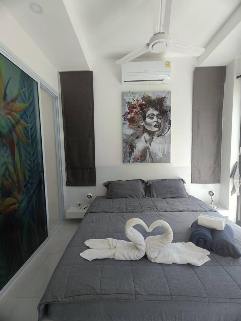 Bed, Photo of the whole room, Bedroom, towels, air conditioner