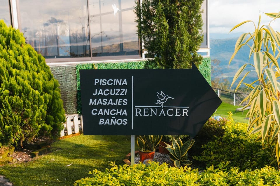 Glamping Renacer Vistas Turrialba, Paris Capsule hotel in Cartago Province, Costa Rica