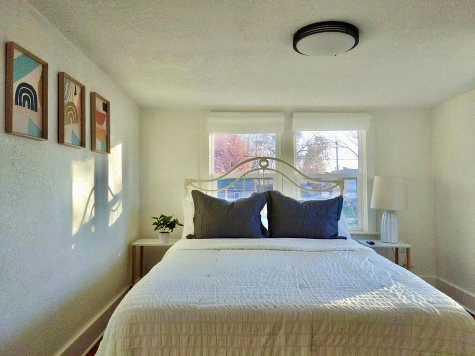 Cozy Waldo Hideaway House in Kansas City