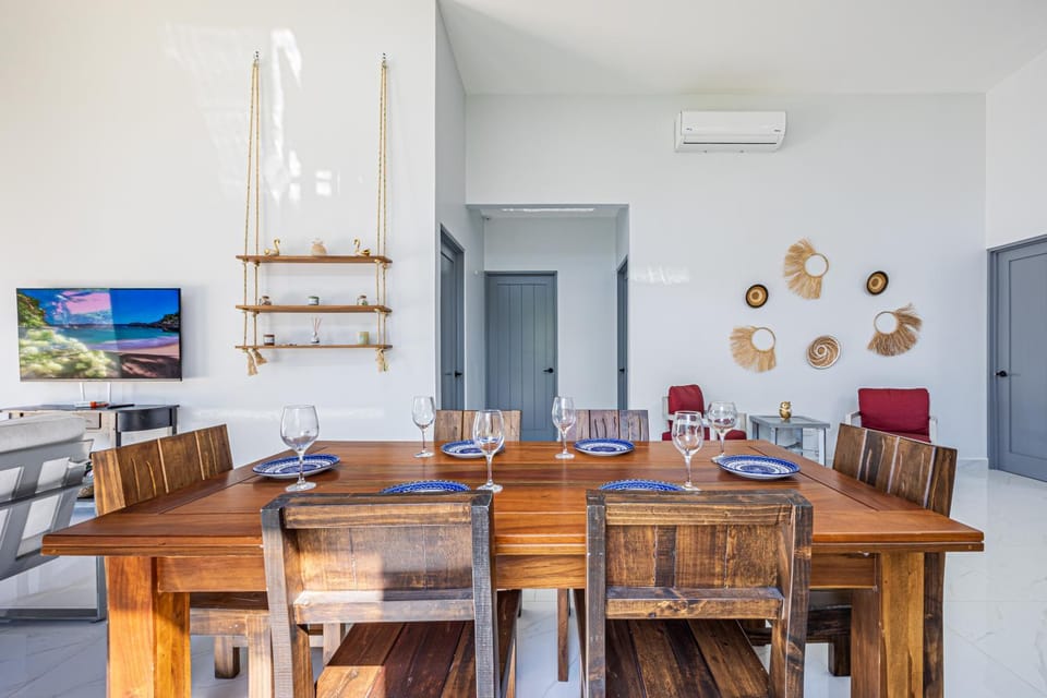 Seating area, Dining area, air conditioner