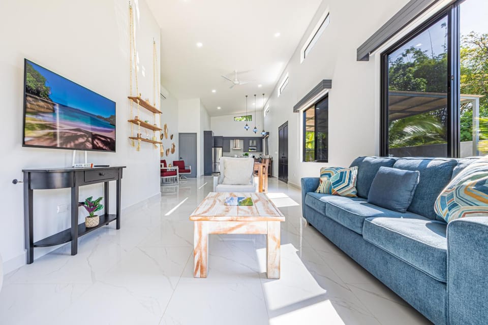 Communal lounge/ TV room, TV and multimedia, Living room, Seating area