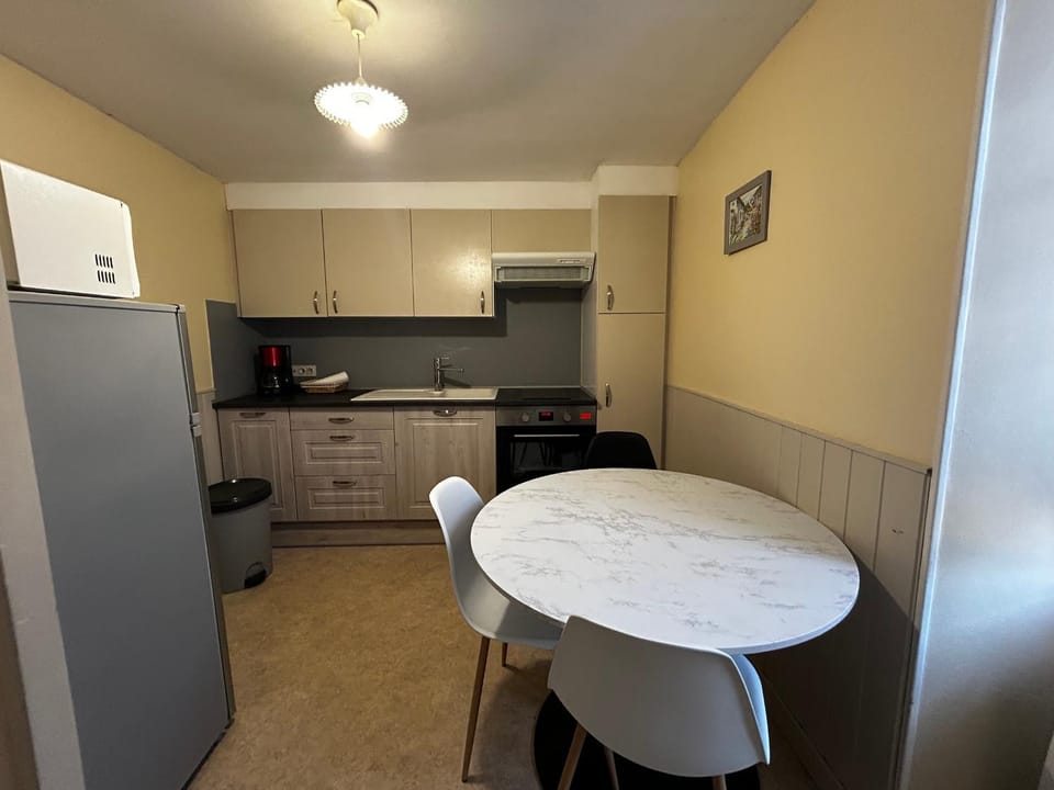 T2 central à La Roche-Posay, 4 pers, WIFI, proche des Thermes - FR-1-541-160 Apartment in Nouvelle-Aquitaine