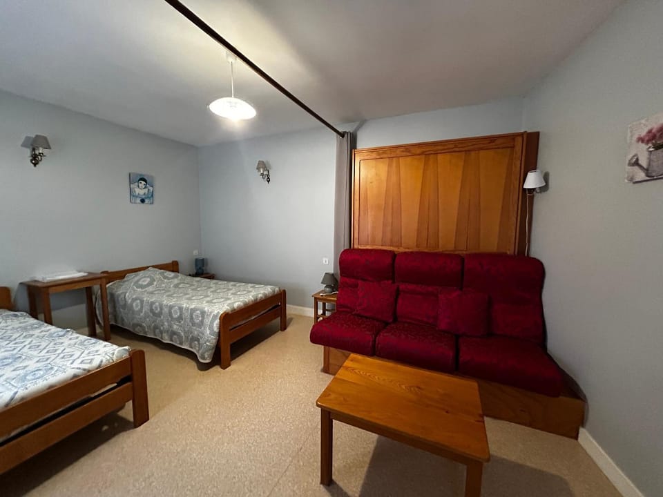 T2 central à La Roche-Posay, 4 pers, WIFI, proche des Thermes - FR-1-541-160 Apartment in Nouvelle-Aquitaine