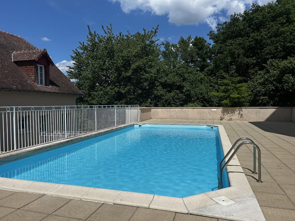 T2 rénové avec piscine chauffée proche Thermes, parking et WIFI - FR-1-541-164 Apartment in Nouvelle-Aquitaine