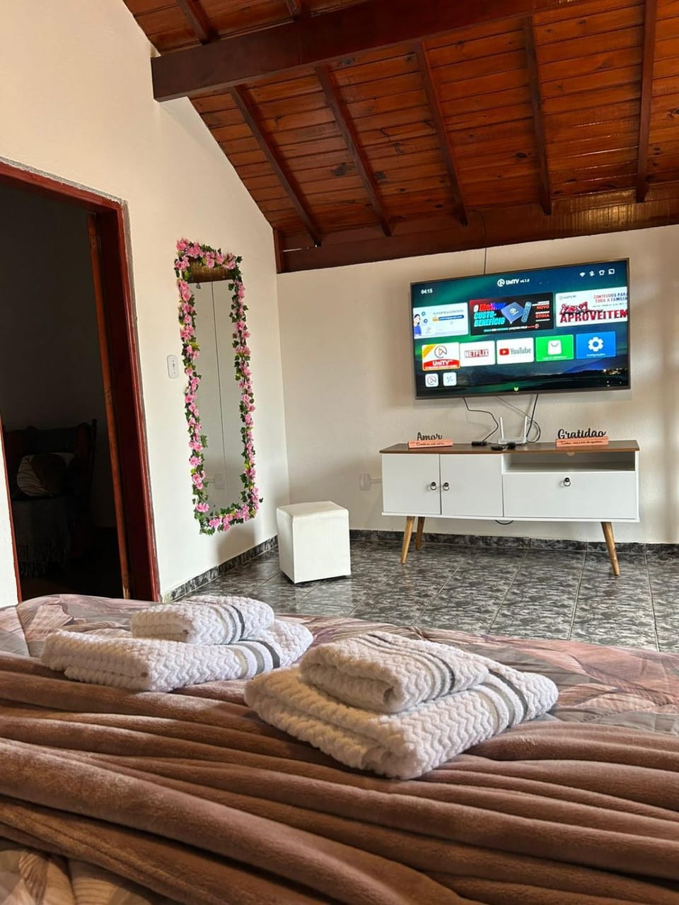 TV and multimedia, Photo of the whole room, towels