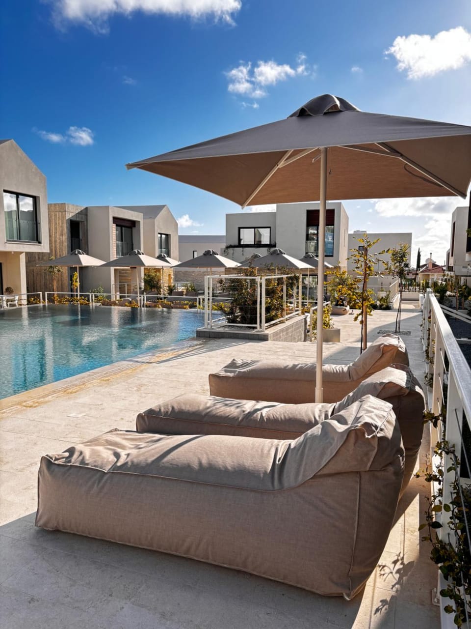 Property building, Patio, Day, Activities, View (from property/room), Balcony/Terrace, Pool view, Swimming pool, Swimming pool, sunbed, sunbed