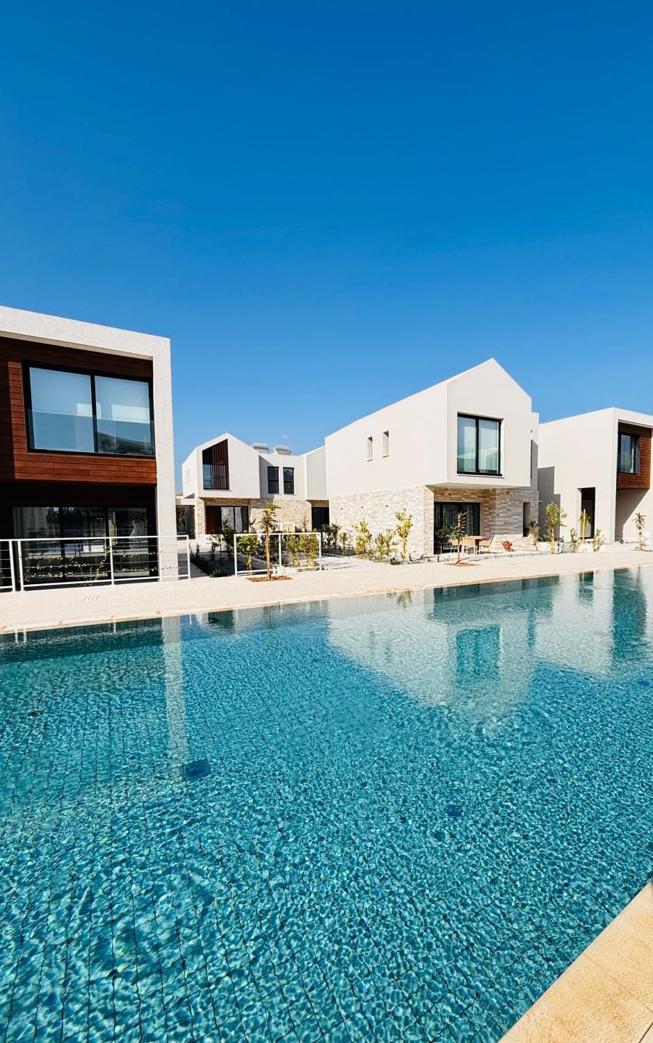 Property building, Day, Balcony/Terrace, Pool view, Swimming pool