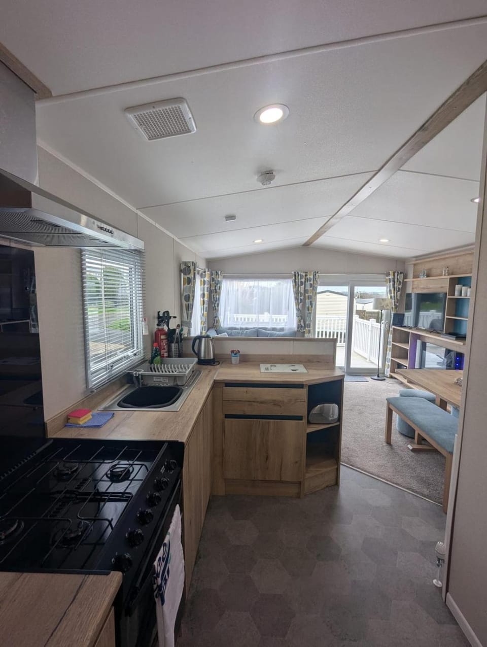 Kitchen or kitchenette, oven, stove