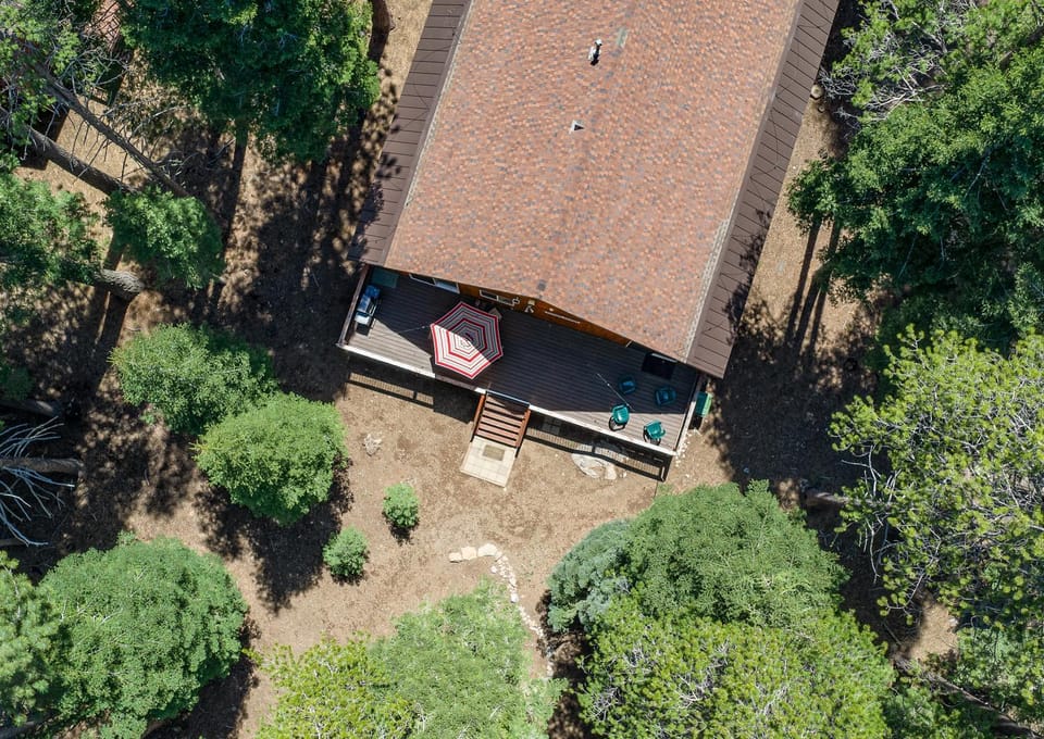 Tahoe Donner Cabin Level Driveway Sleeps 8 Decks Close to Ski & Trails Cabin in Truckee