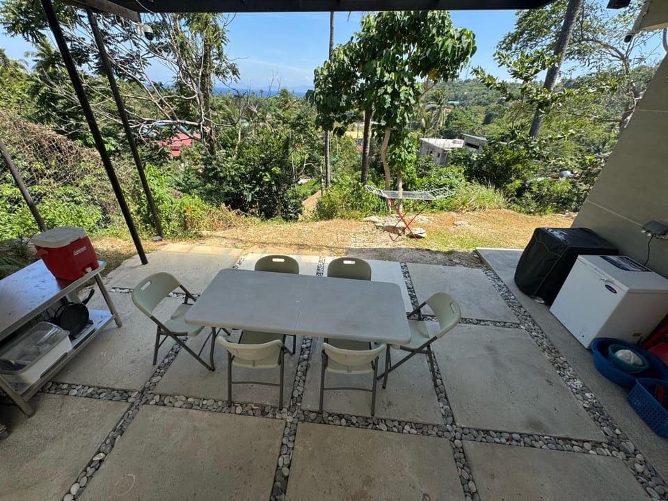 Modern Room with Kitchen, Roofdeck Near White Beach Bed and Breakfast in Puerto Galera